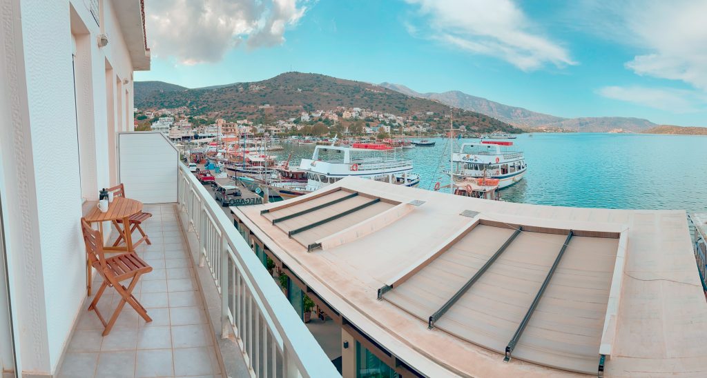 The perfect base for your Elounda adventure! 🌞
Located on Elounda’s lively town square, just steps from restaurants, cafes, shops & more, Megaro is a perfect choice!