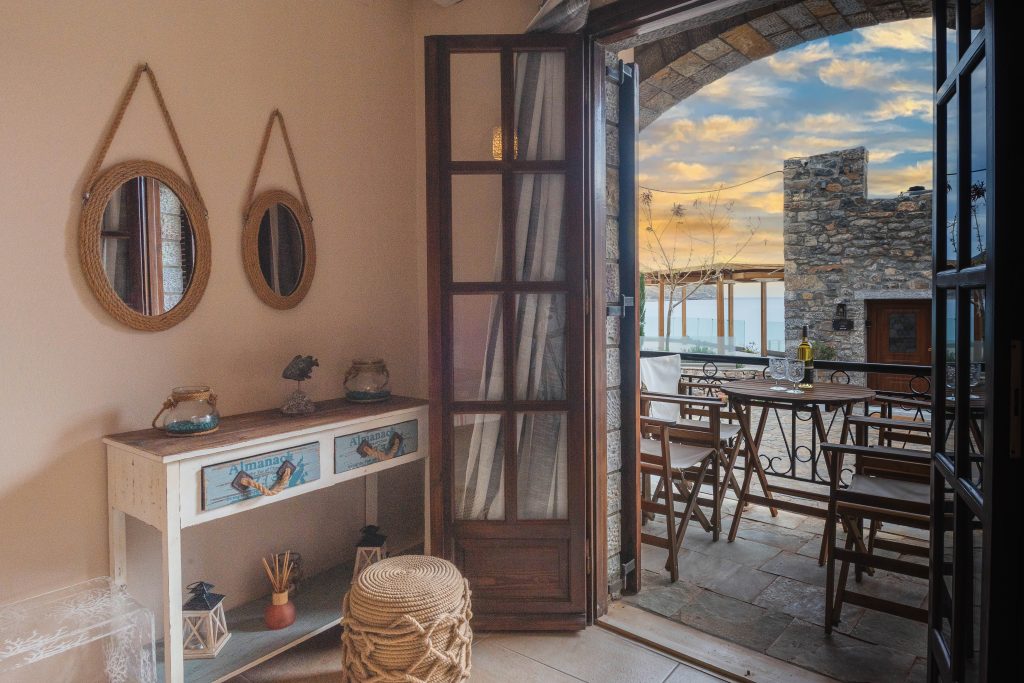 ✨ Just 2 minutes from the beach! 🌊
Relax on the terrace with sea views, explore charming Elounda (just 5 km away!), and enjoy the comforts of a cozy, fully equipped apartment in beautiful Plaka. 🌿☀️
Your perfect Cretan escape awaits! 🇬🇷💙