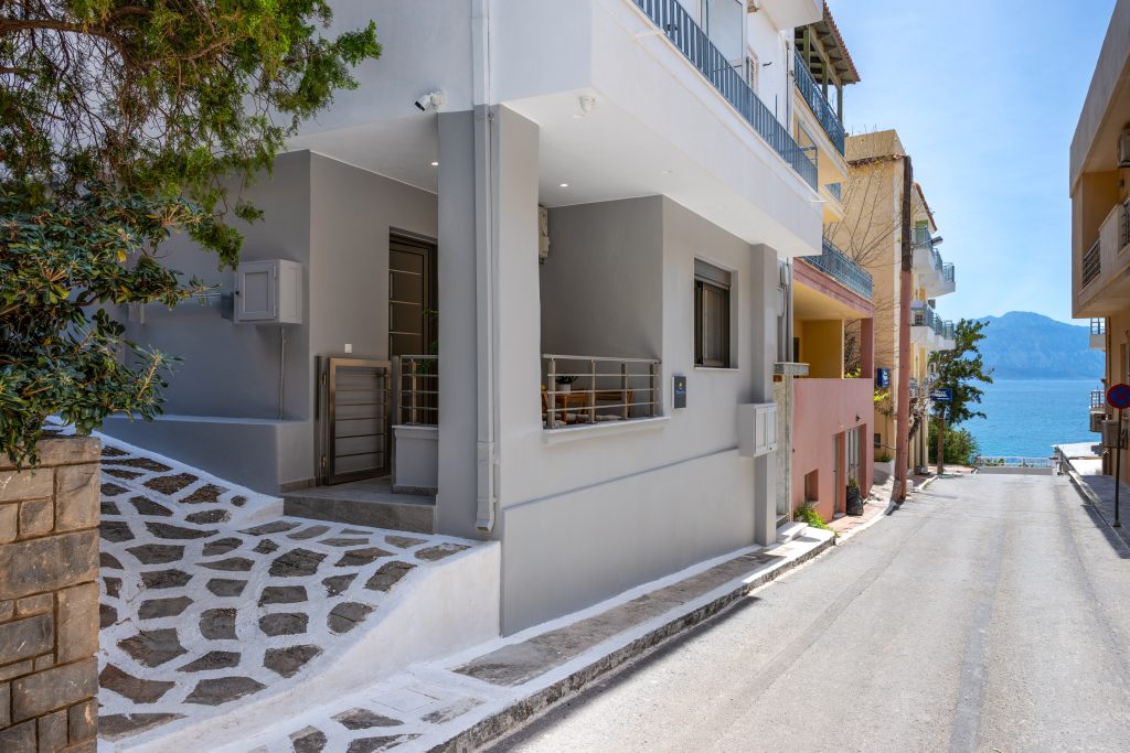 Kitron Blue Seaside Luxury Apartment close to kitroplatia beach in agios nikolaos crete